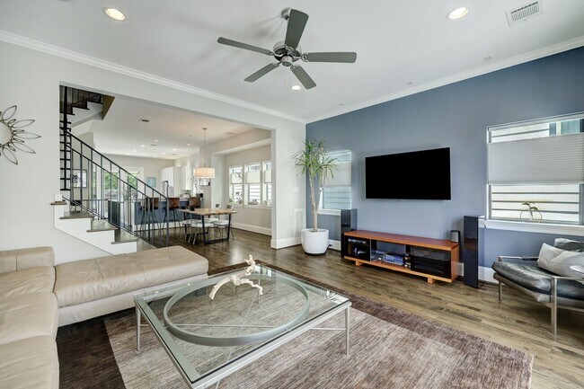 property at 2014 Crockett St