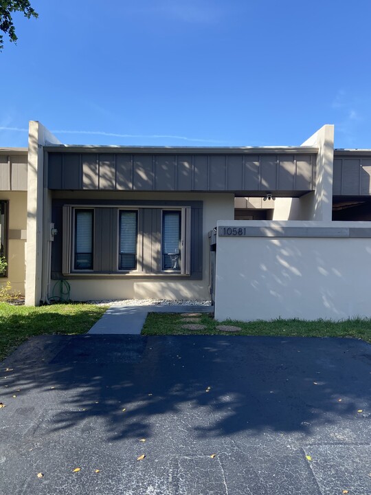 10581 SW 73rd Terrace in Miami, FL - Building Photo