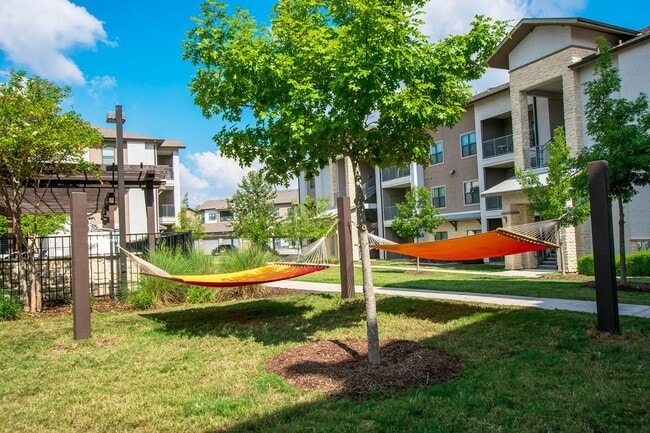 Loretto at Creekside in Live Oak, TX - Foto de edificio - Building Photo