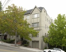 2709 Ivy Dr in Oakland, CA - Building Photo - Building Photo