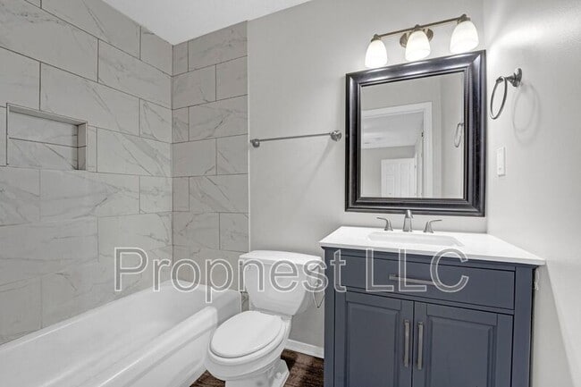 property at 870 Barrington Woods Cove