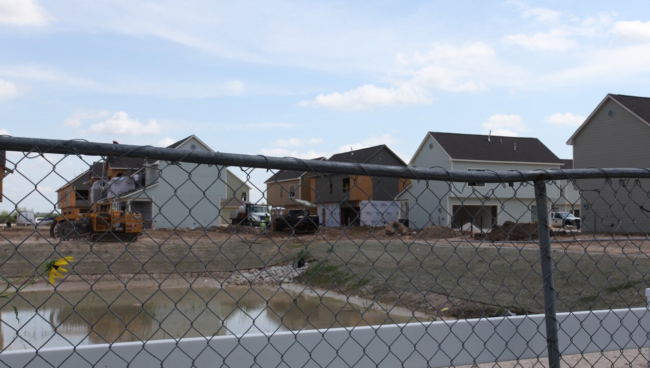 Parkway Ranch in Houston, TX - Building Photo
