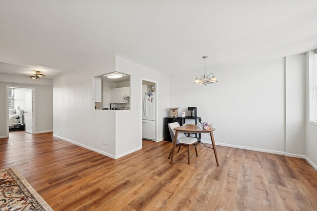 6301 N Sheridan Rd in Chicago, IL - Building Photo - Building Photo