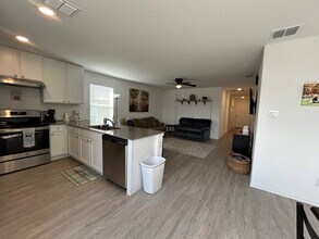 1060 Shutter Wy in Kerrville, TX - Building Photo - Building Photo