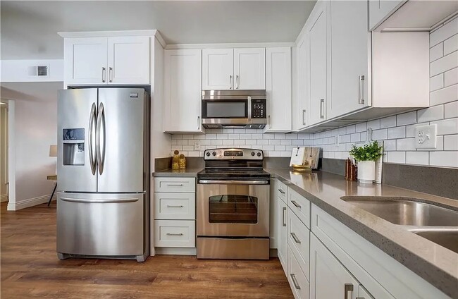 26142 Serrano Ct, Unit 26142 Serrano Ct in Lake Forest, CA - Foto de edificio - Building Photo