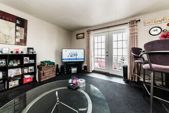 1028 E Warrington Ave in Pittsburgh, PA - Foto de edificio - Building Photo