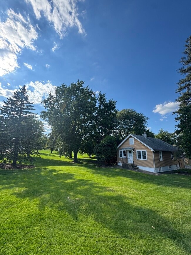 2414 Maple Ave in Downers Grove, IL - Building Photo - Building Photo