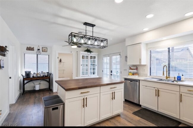 712 Glen Abbey Cir in Las Vegas, NV - Building Photo - Building Photo