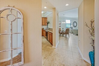 9735 Acqua Ct in Naples, FL - Foto de edificio - Building Photo