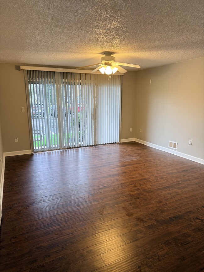 32 Holly Ct in Trenton, NJ - Building Photo - Building Photo