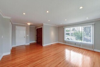 6558 Crown Blvd in San Jose, CA - Building Photo - Building Photo