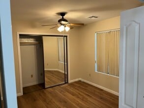 8113 Wimbley Way in Bakersfield, CA - Building Photo - Building Photo