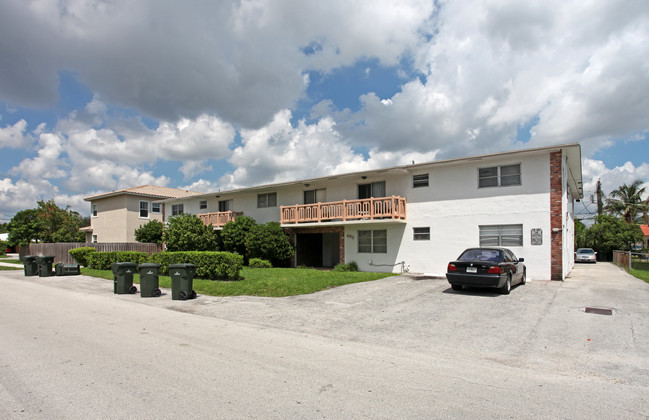 493 NW 43rd St in Fort Lauderdale, FL - Building Photo - Building Photo