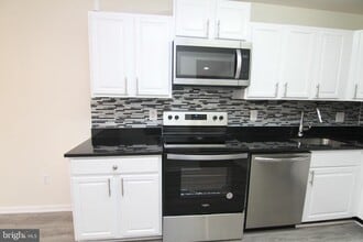 9008 Sandalwood Dr in Manassas, VA - Building Photo - Building Photo