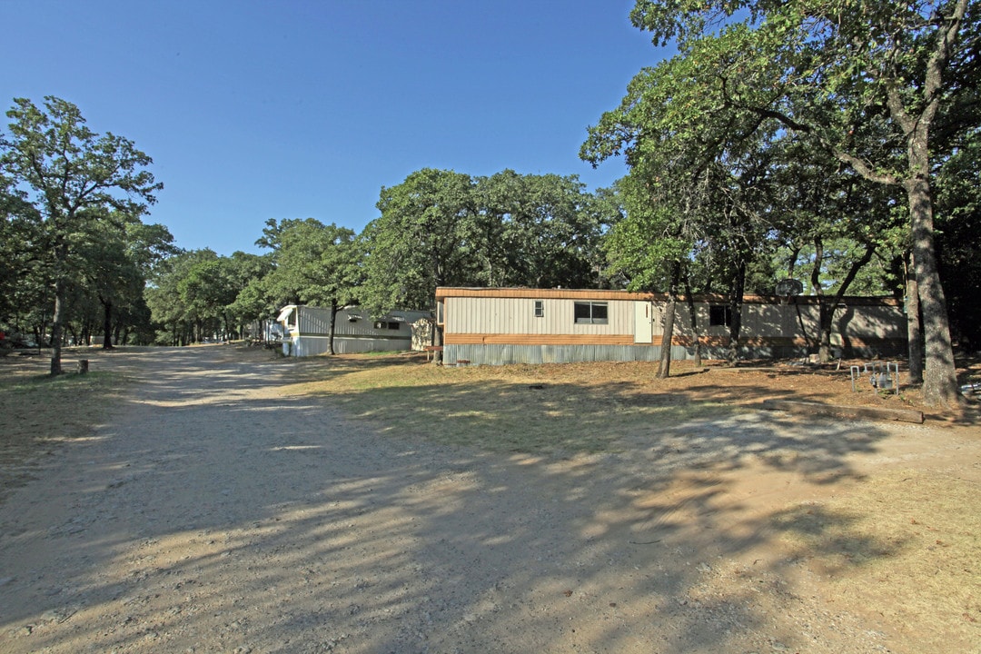 5566 Mitchell Saxon Rd in Fort Worth, TX - Foto de edificio