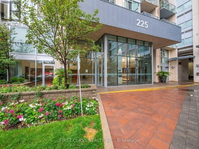225-2225 Webb Dr in Mississauga, ON - Building Photo - Building Photo