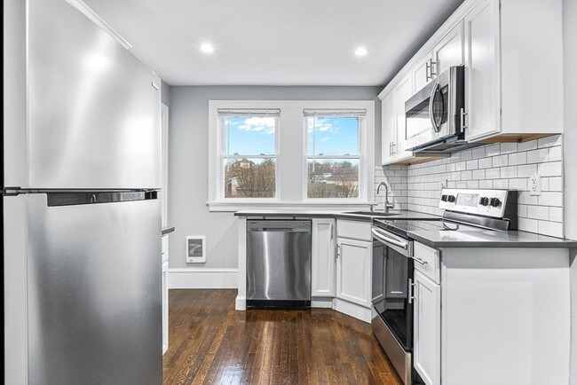 11 Town Hill St in Quincy, MA - Building Photo - Building Photo