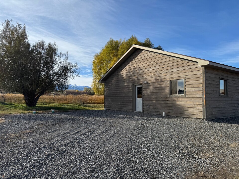 24 Moonlite Dr in Cody, WY - Foto de edificio