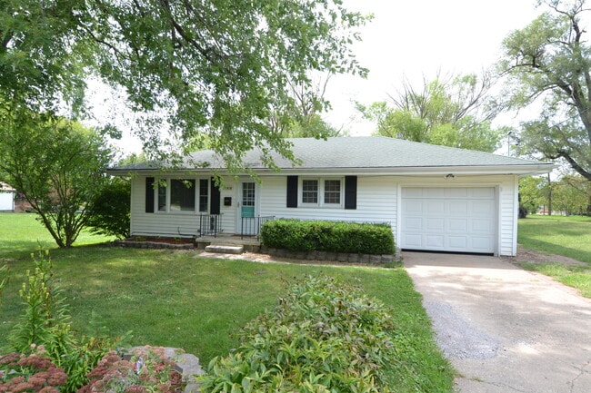 property at 1410 S Halliburton St