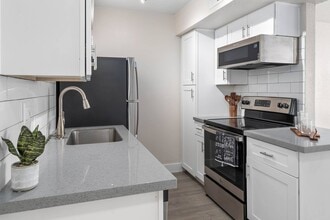 Monterey Village in Phoenix, AZ - Foto de edificio - Building Photo