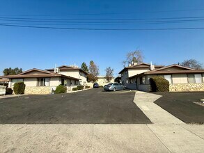 3504 Palm St, Unit B in Bakersfield, CA - Foto de edificio - Building Photo
