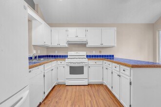 64 9th St in Shalimar, FL - Building Photo - Building Photo