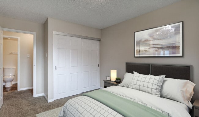 Huntington Place in Edmonton, AB - Building Photo - Building Photo