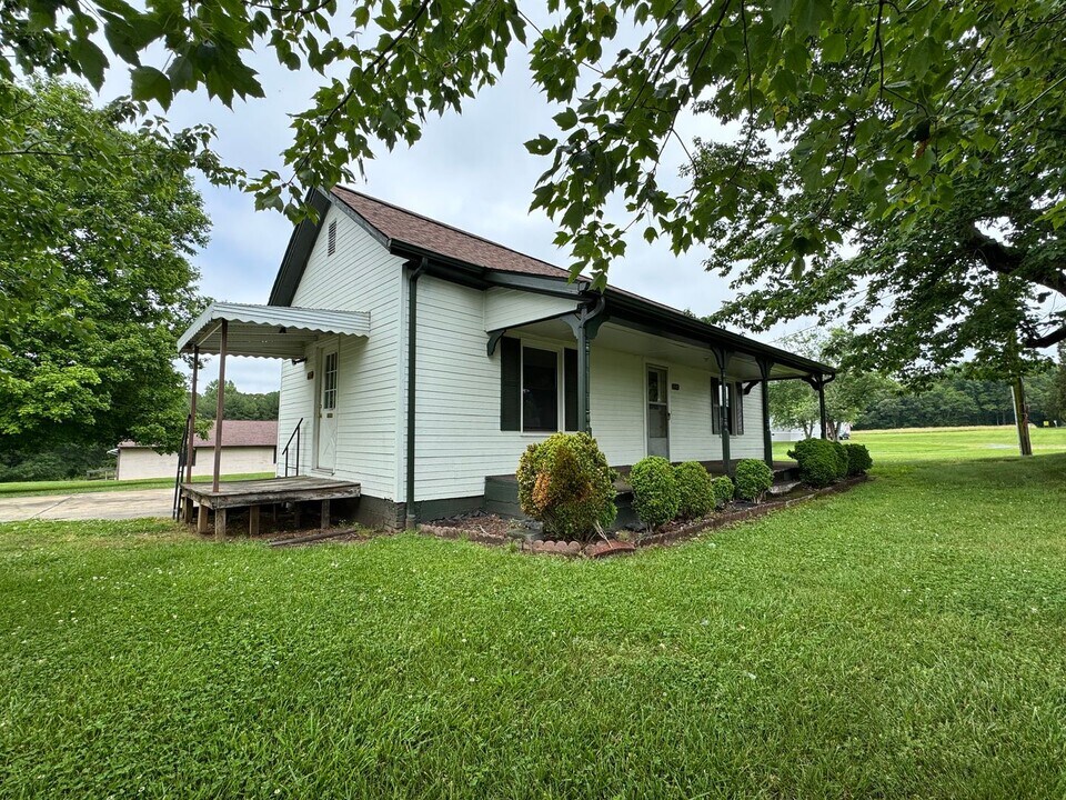 1241 Long Branch Rd in Grover, NC - Building Photo