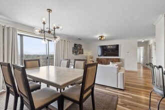 1004 Paradise Rd in Swampscott, MA - Building Photo - Building Photo