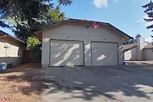 1645 SE 23rd Ct in Albany, OR - Building Photo