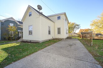 7813 Elizabeth St, Unit Top floor of duplex in Cincinnati, OH - Building Photo - Building Photo