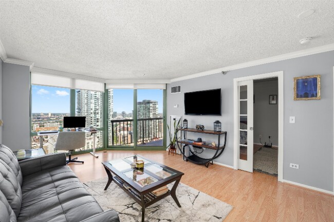 111 W Maple St in Chicago, IL - Building Photo - Building Photo