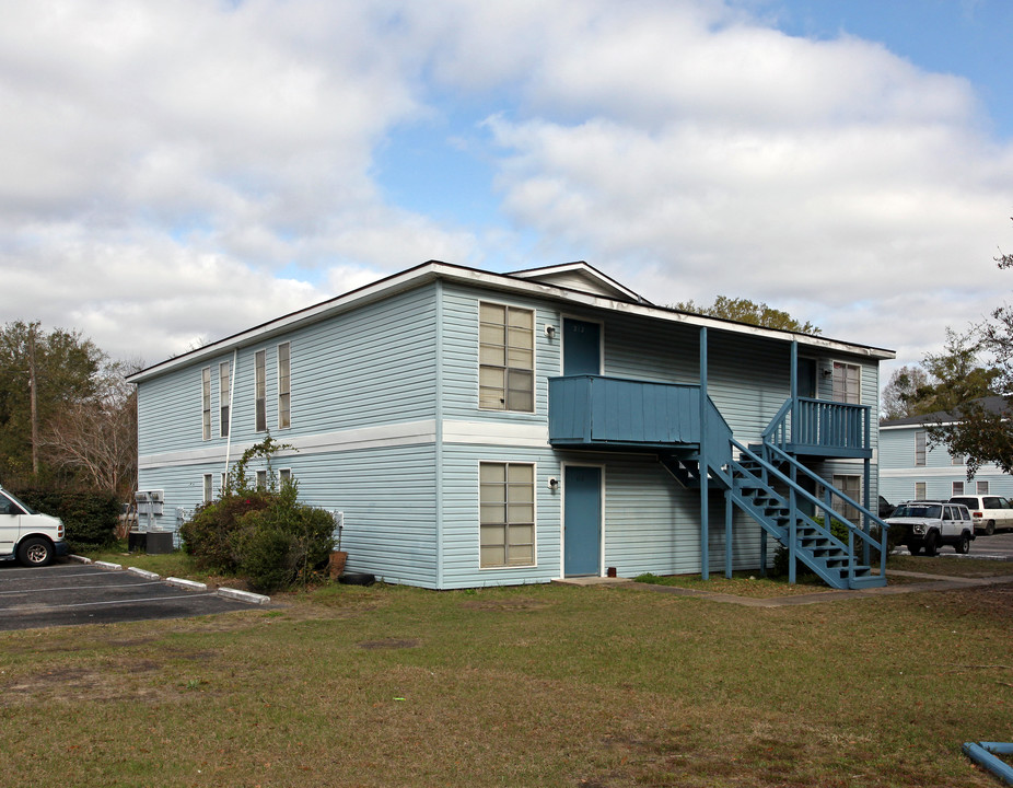 Barrett Apartments in Mobile, AL - Building Photo