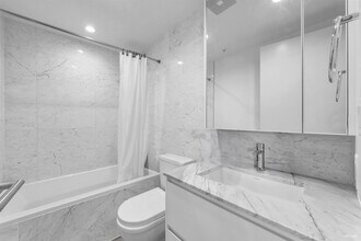 6000 Mckay Av in Burnaby, BC - Building Photo - Building Photo