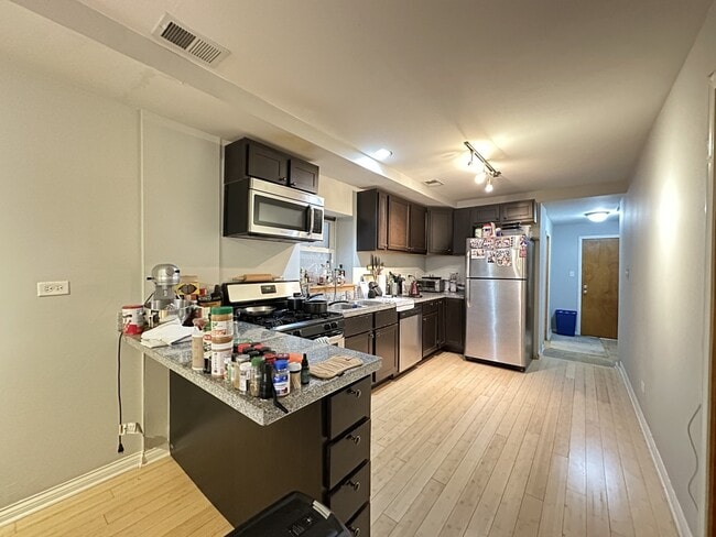 1636 W Ohio St, Unit 2 in Chicago, IL - Foto de edificio - Building Photo