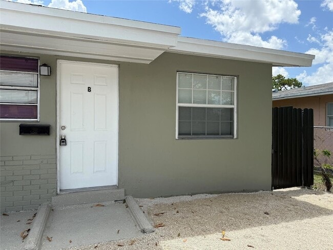 2830 NW 15th Ct, Unit B in Fort Lauderdale, FL - Building Photo - Building Photo