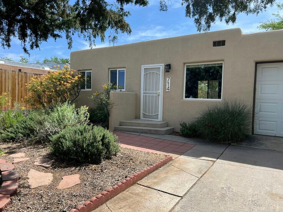 714 Adams St NE in Albuquerque, NM - Building Photo