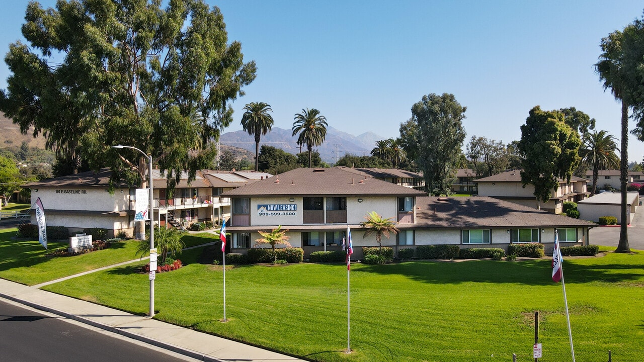 San Dimas Village Apartments Photo