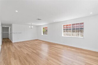 361 E 39th St in Hialeah, FL - Building Photo - Building Photo