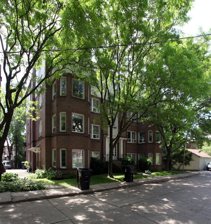 6 Humewood Cres in Toronto, ON - Building Photo