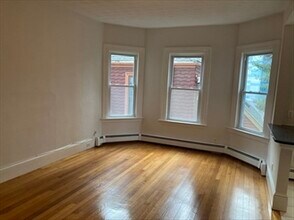 15 Trowbridge St, Unit 8L in Cambridge, MA - Building Photo - Building Photo