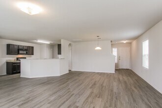 305 Shelby Meadow Dr in Willis, TX - Building Photo - Building Photo