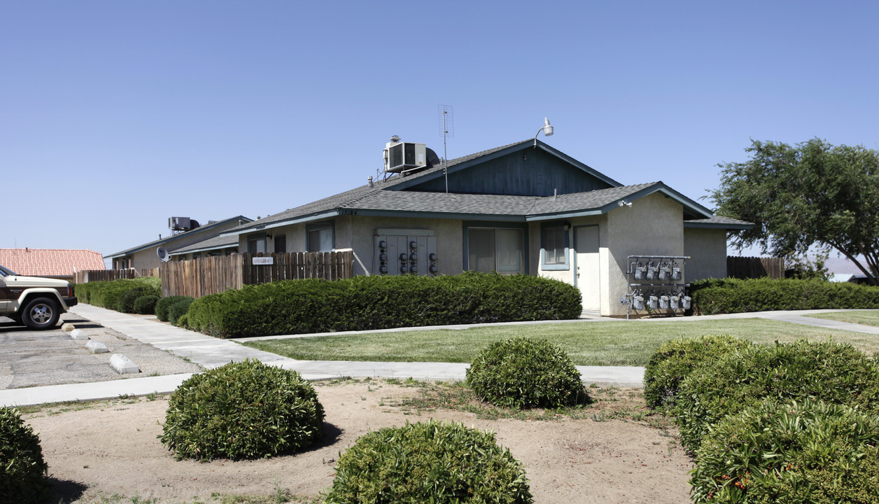 The Skyview Apartments in Hesperia, CA - Building Photo