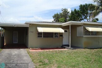 1761 NW 184th St in Miami Gardens, FL - Building Photo - Building Photo