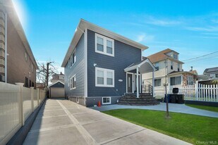 117-18 198th St in Queens, NY - Building Photo