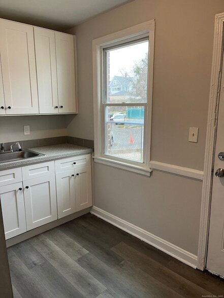 930 William St, Unit APT A in Bridgeport, CT - Building Photo - Building Photo