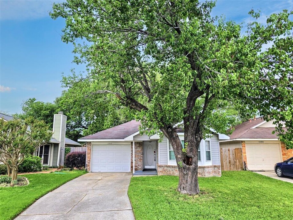 11019 Shadowfield Dr in Houston, TX - Building Photo