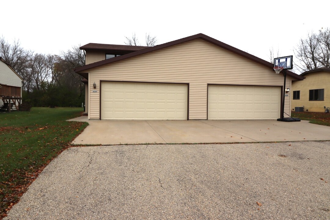 1630 N Whitney Dr in Appleton, WI - Building Photo