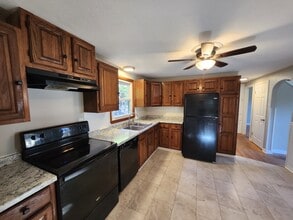113 Parker Ave in Salina, NY - Building Photo - Building Photo
