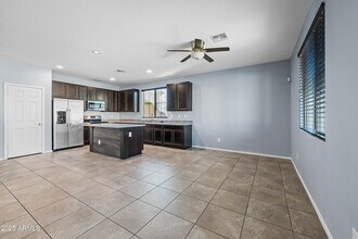 12210 W Rio Vista Ln in Avondale, AZ - Building Photo - Building Photo